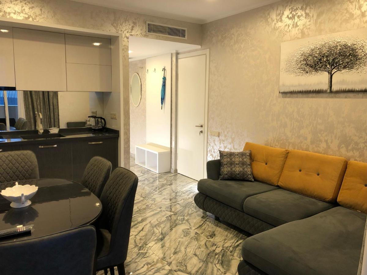 Black Sea VI Dari Apartments Batumi Bagian luar foto